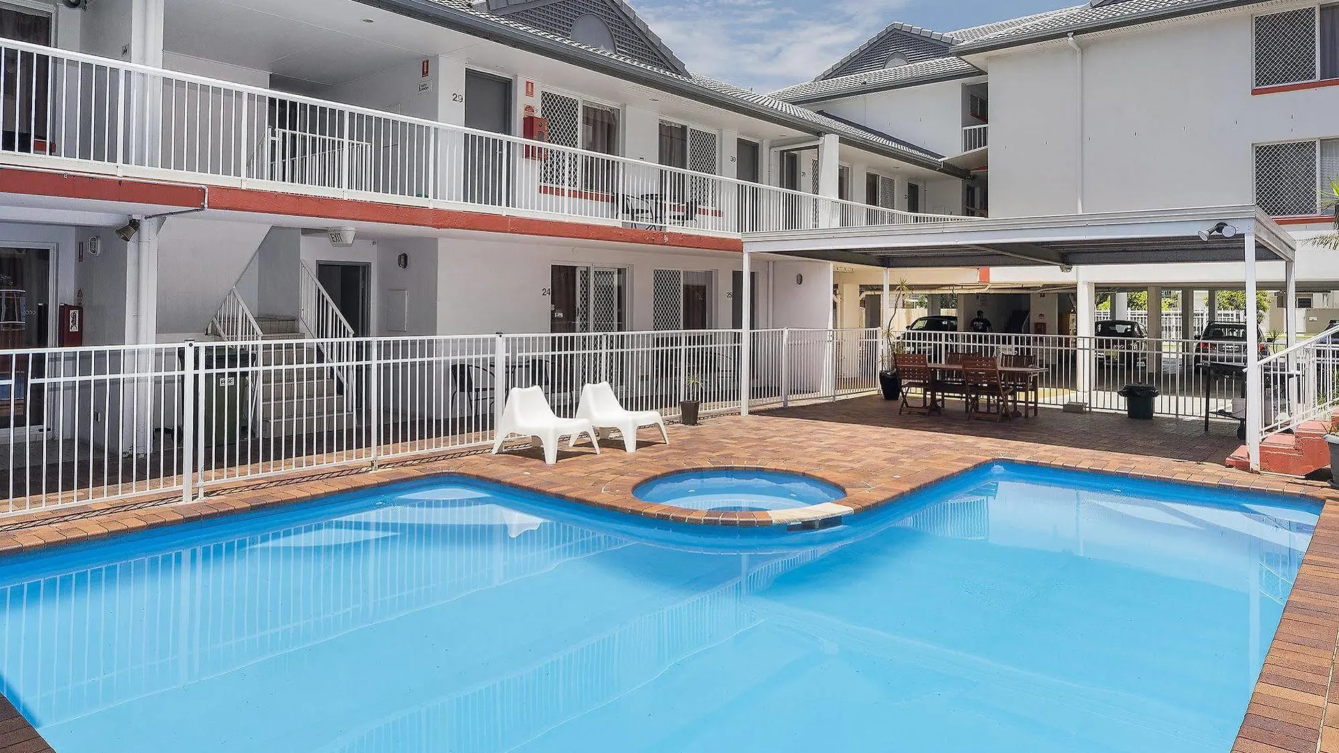 Sunshine Beach Motel location